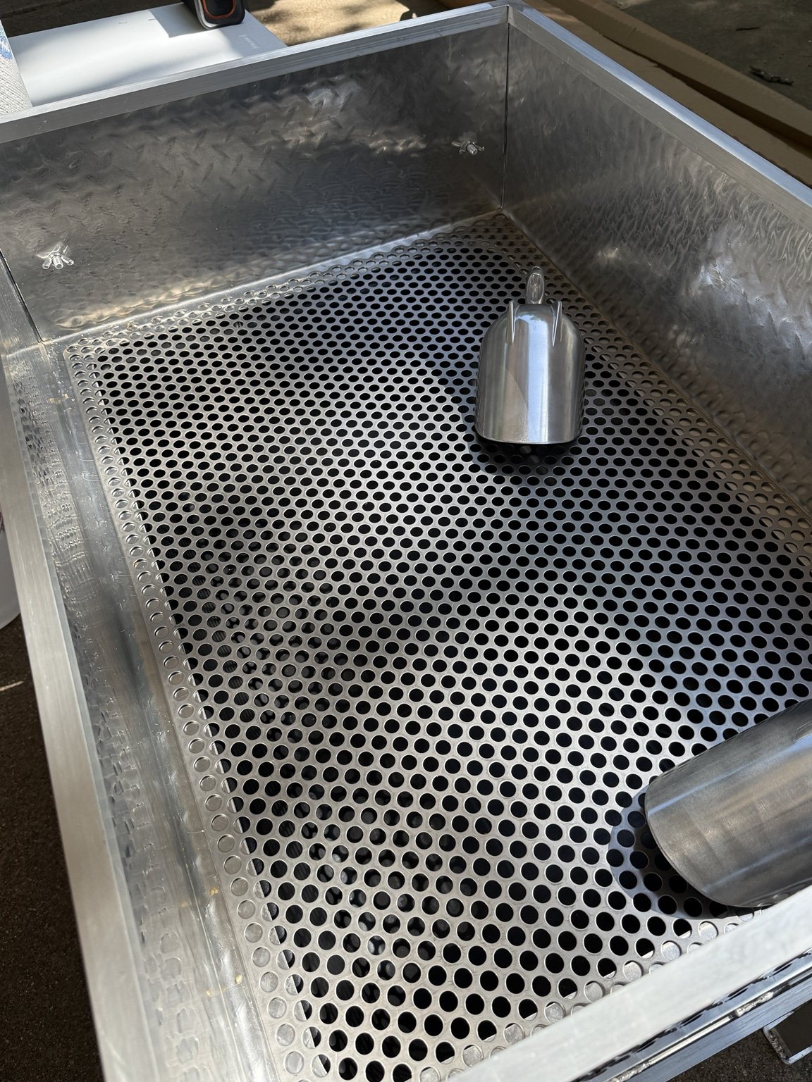 Cooling table ready for fresh popcorn